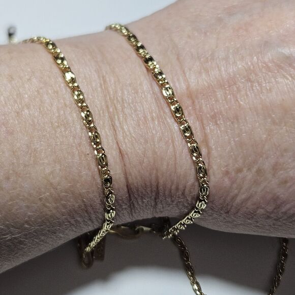 **Final Sale** 18K Gold Plated Necklace 20" And Bracelet 7.5" Set - Picture 8 of 12